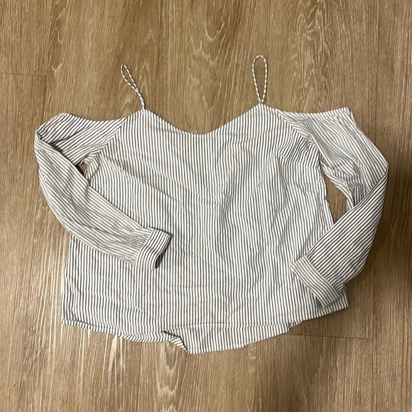 Off the shoulders, cute comfy, date night shirt! - Picture 1 of 3